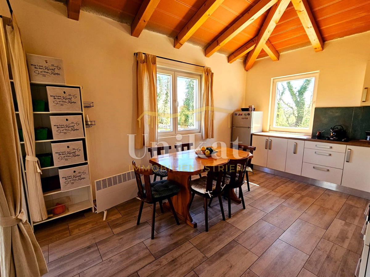 Pritlična hiša brez sosedov 10 km od Poreča - velika vrtna površina